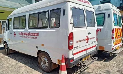 ട​യ​റി​ല്ല, ഫി​റ്റ്ന​സില്ല; വയനാട് മെഡി. കോളജിലെ അഞ്ച്​ ആംബുലൻസുകൾ കട്ടപ്പുറത്ത്​, സ്വകാര്യ വാഹനങ്ങൾക്ക് കൊയ്ത്ത്