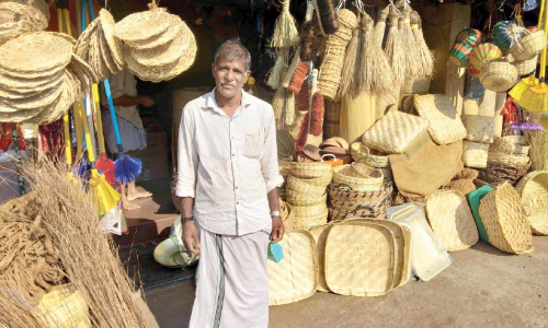ചൂതുമാച്ചി മുതൽ അടച്ചൂറ്റി വരെ... അംബുജാക്ഷ​ന്‍റെ കട പൈതൃക വസ്തുക്കളാൽ സമ്പന്നം