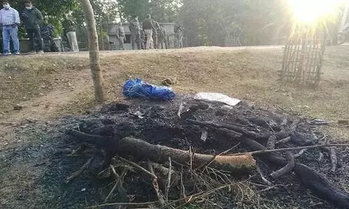 വിശുദ്ധ മരം വെട്ടിയെന്ന്​; യുവാവിനെ ജനക്കൂട്ടം തല്ലിക്കൊന്ന് കത്തിച്ചു