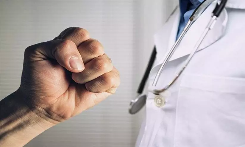 ഡോക്ടർമാർക്കെതിരായ അതിക്രമത്തെ അപലപിച്ച് സംഘടന ഡോക്ടർമാർക്കെതിരായ അതിക്രമത്തെ അപലപിച്ച് സംഘടന