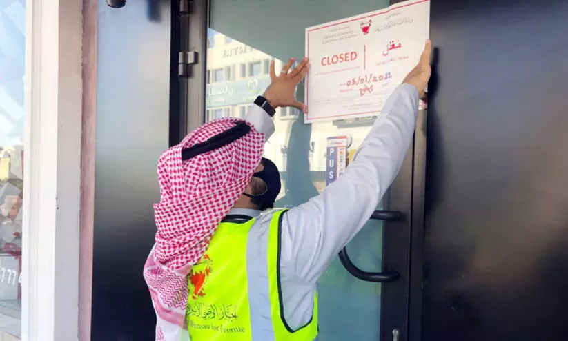 വാറ്റ് നിയമലംഘനം: ആറു സ്ഥാപനങ്ങള്ക്ക് പൂട്ട് വാറ്റ് നിയമലംഘനം: ആറു സ്ഥാപനങ്ങള്ക്ക് പൂട്ട്