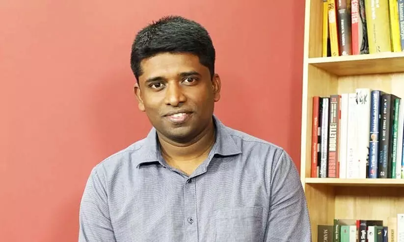 ആദ്യം വോട്ടിങ്​​ യ​ന്ത്രം വലിച്ചെറിയണം; ജനാധിപത്യത്തെ എങ്ങനെ അട്ടിമറിക്കുന്നുവെന്ന്​ ഐ.എ.എസ്​ രാജിവെച്ച കണ്ണൻ ഗോപിനാഥൻ വിശദീകരിക്കുന്നു