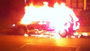 ഷാർജയിൽ ഓടികൊണ്ടിരുന്ന കാറിന് തീപിടിച്ചു; ഡ്രൈവർ രക്ഷപ്പെട്ടു