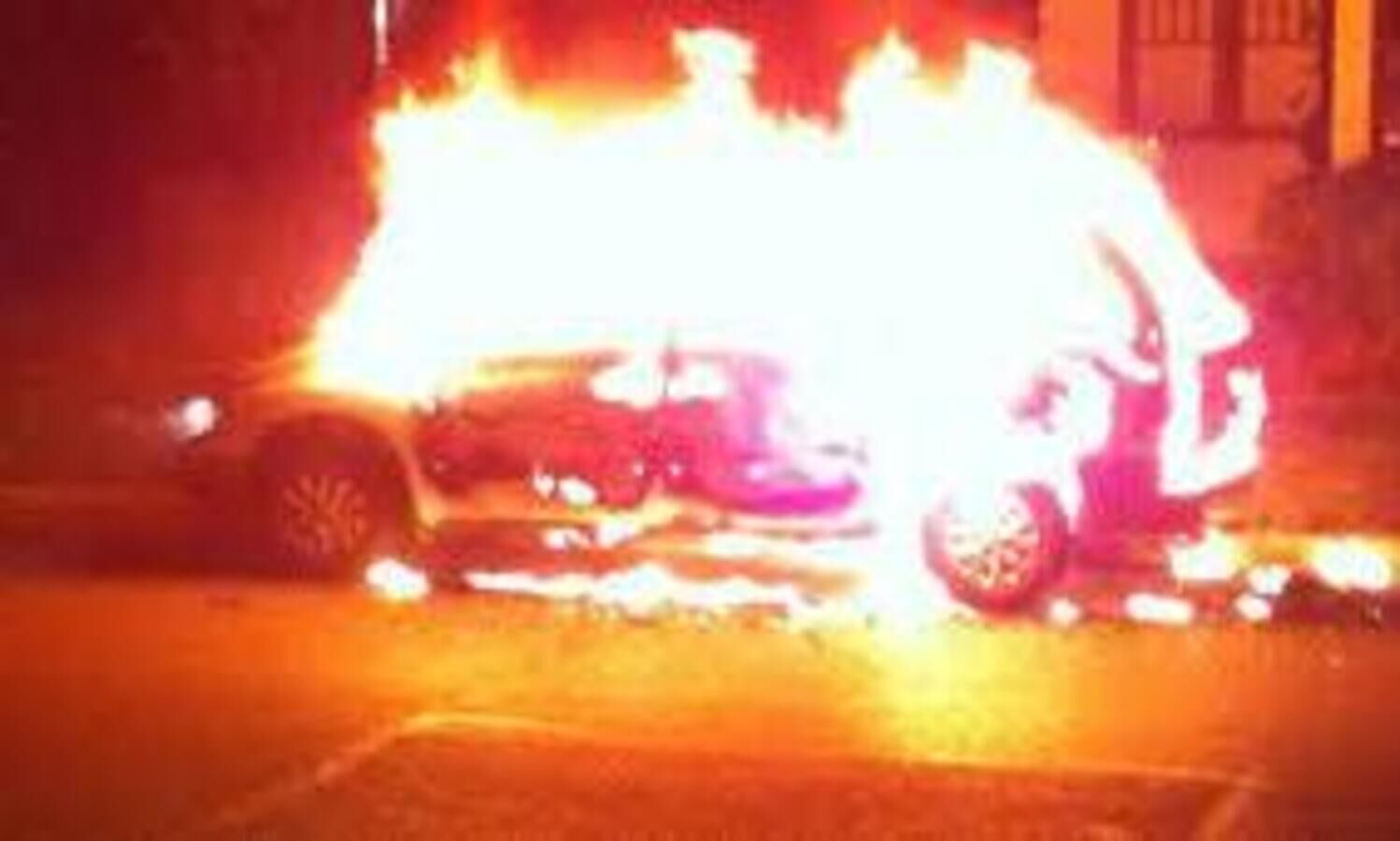 ഷാർജയിൽ ഓടികൊണ്ടിരുന്ന കാറിന് തീപിടിച്ചു; ഡ്രൈവർ രക്ഷപ്പെട്ടു