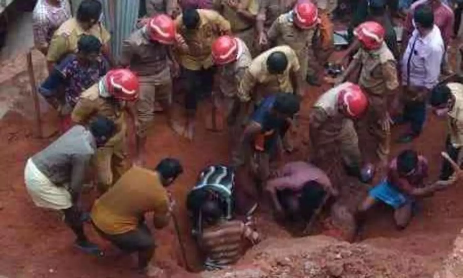 വർക്കലയിൽ വീടിന് സൈഡ് വാൾ നിർമിക്കുന്നതിനിടെ മണ്ണിടിഞ്ഞ് തൊഴിലാളി മരിച്ചു; ഒരാൾക്ക് പരിക്ക്
