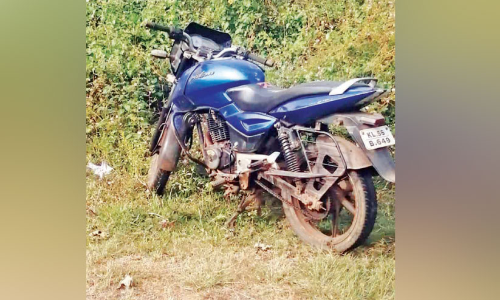 ബൈക്ക് ഉപേക്ഷിച്ച നിലയിൽ; ദുരൂഹത