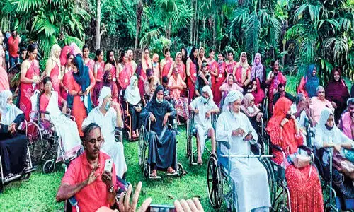 They arrived at the Manoharita of the Teak Museum