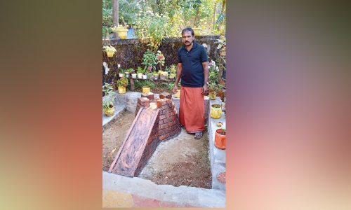 കരവിരുതി​ന്‍റെ കമനീയതയിൽ വീട്ടുമുറ്റത്ത് ബേക്കൽ കോട്ടയും ബുർജ് ഖലീഫയും