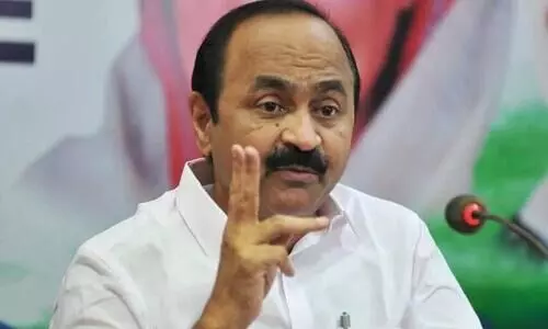 കോട്ടയത്ത് കോണ്‍ഗ്രസിൽ പോര് മുറുകുന്നു; സമ്മേളനപോസ്റ്ററിൽ സതീശൻ ആദ്യം പുറത്ത്, പിന്നെ അകത്ത്