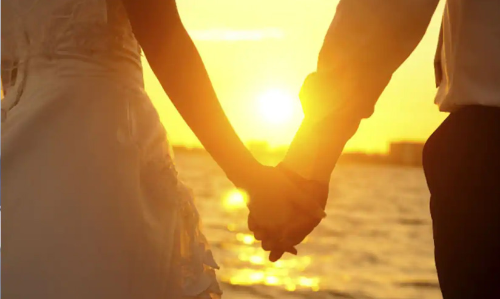 മക്കളെ ഉപേക്ഷിച്ച് പോയ യുവതിയും കാമുകനും അറസ്റ്റിൽ