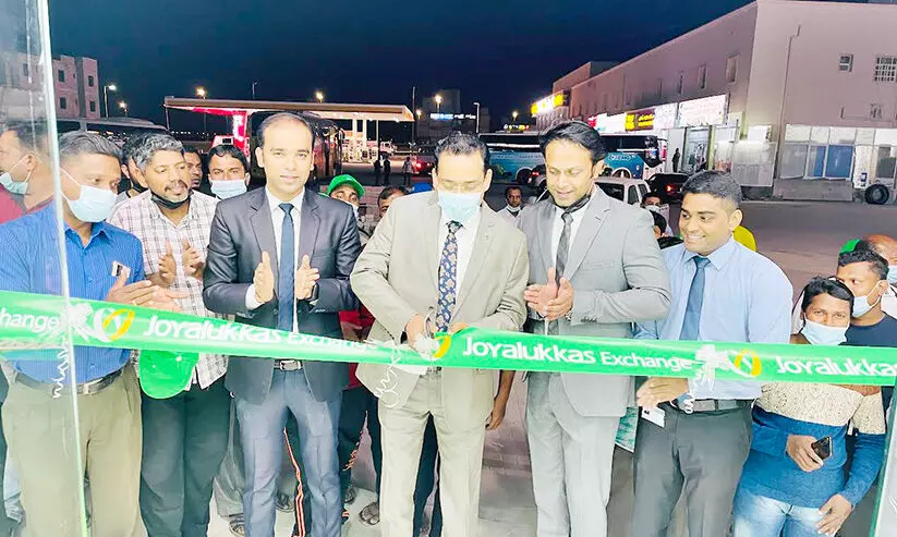 ജോ​യി ആ​ലു​ക്കാ​സ്​ എ​ക്സ്​​ചേ​ഞ്ചി​ന്‍റെ പു​തി​യ​ ശാ​ഖ ദു​ക​മി​ൽ പ്ര​വ​ർ​ത്ത​നം തു​ട​ങ്ങി