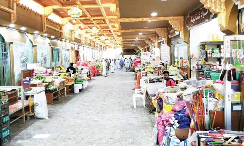 സീബ് സൂഖിലെ സെന്റർ മാർക്കറ്റ് തുറന്നു: പ്രവാസികൾക്ക് ആശ്വാസം സീബ് സൂഖിലെ സെന്റർ മാർക്കറ്റ് തുറന്നു: പ്രവാസികൾക്ക് ആശ്വാസം