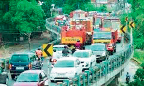 കു​രു​ക്ക​ഴി​യാ​തെ അ​ങ്ങാ​ടി​പ്പു​റം; മു​ഖം​തി​രി​ച്ച് സ​ർ​ക്കാ​ർ