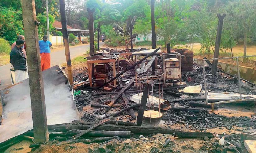 ചായക്കട അഗ്നിക്കിരയായി; ലക്ഷം രൂപയുടെ നഷ്​ടം