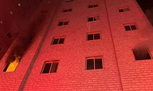 മഹബൂലയിൽ കെട്ടിടത്തിൽ തീപിടിത്തം മഹബൂലയിൽ കെട്ടിടത്തിൽ തീപിടിത്തം