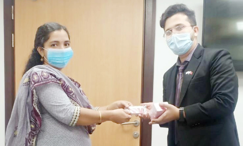 പ്രി​വി​ലേ​ജ് കാ​ർ​ഡ് വി​ത​ര​ണം ആ​രം​ഭി​ച്ചു