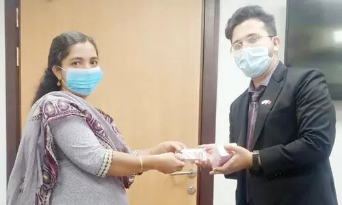 പ്രി​വി​ലേ​ജ് കാ​ർ​ഡ് വി​ത​ര​ണം ആ​രം​ഭി​ച്ചു