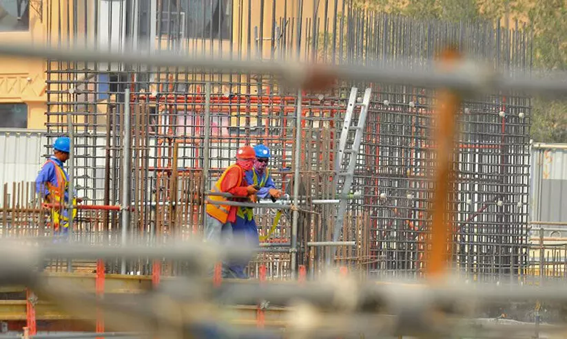 തൊഴിലാളികളുടെ ആരോഗ്യ സംരക്ഷണം നിരീക്ഷിക്കാൻ മന്ത്രാലയം തൊഴിലാളികളുടെ ആരോഗ്യ സംരക്ഷണം നിരീക്ഷിക്കാൻ മന്ത്രാലയം