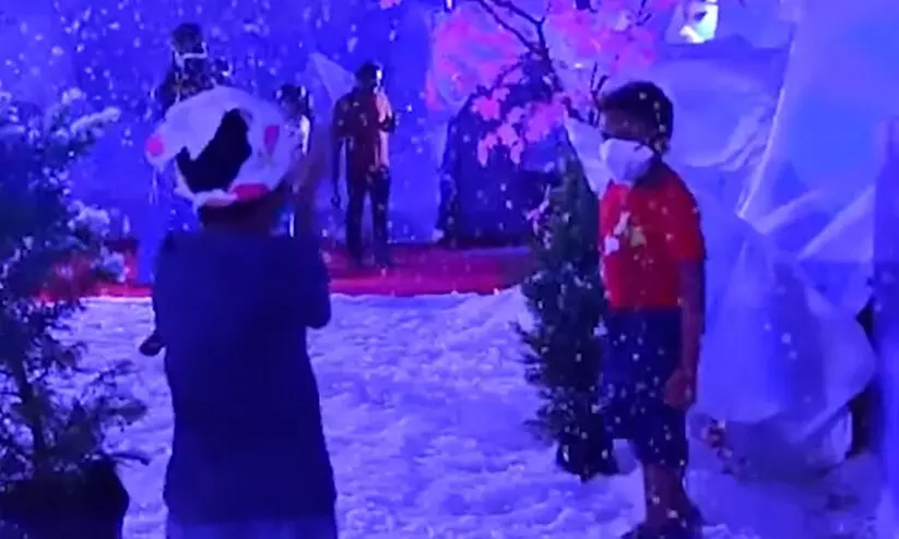 മഞ്ഞിൽ കുളിച്ച് ശംഖുമുഖം; സഞ്ചാരികളുടെ ഒഴുക്ക്