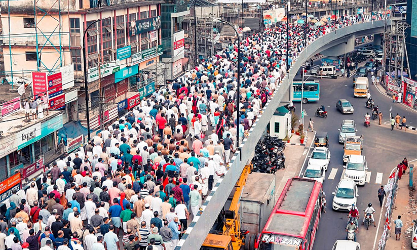 ഒമിക്രോൺ വിമാനത്തിലേ കയറൂ, പാലത്തിൽ കയറില്ല; പരിഹസിച്ച് പ്രവാസ ലോകം ഒമിക്രോൺ വിമാനത്തിലേ കയറൂ, പാലത്തിൽ കയറില്ല; പരിഹസിച്ച് പ്രവാസ ലോകം
