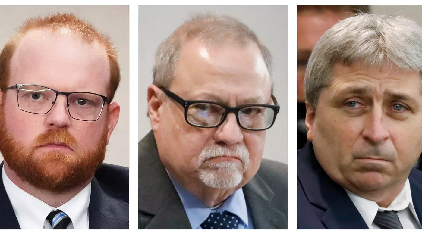 അ​ഹ്മ​ദ് അ​ർ​ബ​റി വ​ധം: വെ​ള്ള​ക്കാ​രാ​യ പി​താ​വി​നും മ​ക​നും ജീ​വ​പ​ര്യ​ന്തം