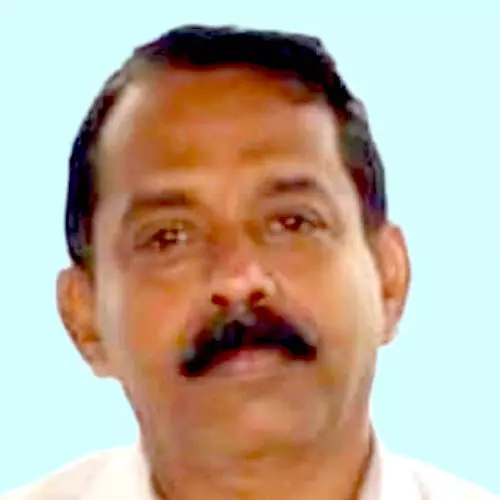 മ​രു​ന്ന്​ ത​ളി​ക്കു​ന്ന​തി​നി​ടെ കാ​ല്‍തെ​ന്നി വീ​ണ് റി​ട്ട. കൃ​ഷി ഓ​ഫി​സ​ര്‍ മ​രി​ച്ചു