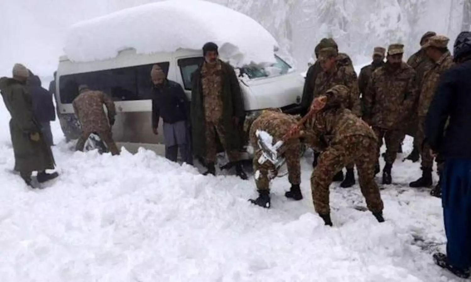 പാ​കി​സ്താ​നി​ൽ മ​ഞ്ഞു​വീ​ഴ്ച: 22 മ​ര​ണം