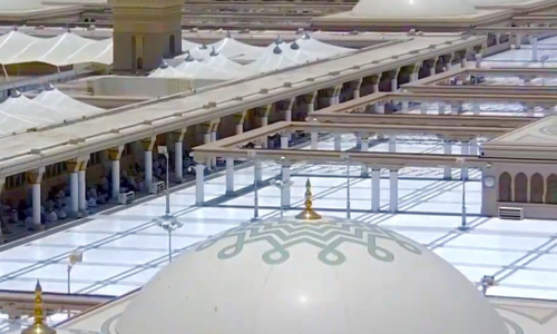 മ​സ്​​ജി​ദു​ന്ന​ബ​വി​യു​ടെ മേ​ൽ​ത്ത​ട്ടി​ൽ ന​മ​സ്കാ​ര​ത്തി​ന്​​ അ​നു​മ​തി