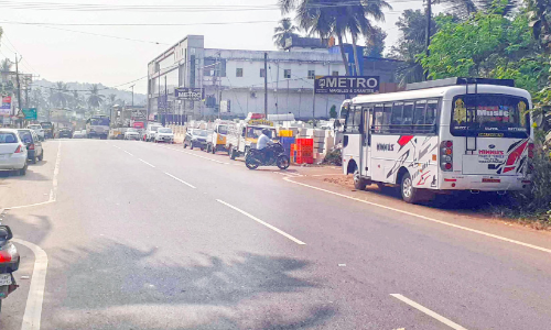 അതിവേഗം, അനിയന്ത്രിത പാർക്കിങ്; അപകട റോഡായി ഇരിട്ടി-മട്ടന്നൂർ പാത