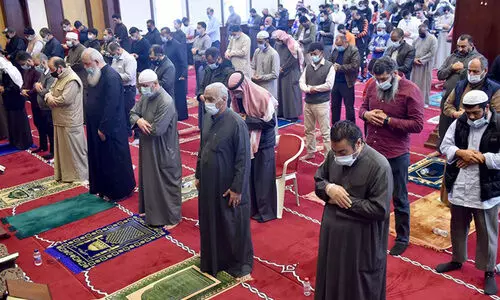 സാമൂഹിക അകലവുമായി വീണ്ടും ജുമുഅ നമസ്​കാരം