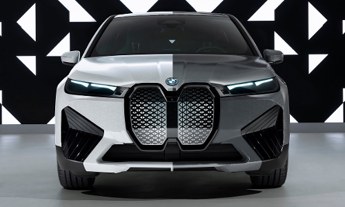 ബട്ടൺ അമർത്തിയാൽ നിറം മാറുന്ന കാർ; ഞെട്ടിക്കാൻ​ ബി.എം.ഡബ്ല്യൂ - വിഡിയോ വൈറൽ