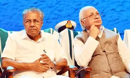 arif mohammad khan, pinarayi vijayan