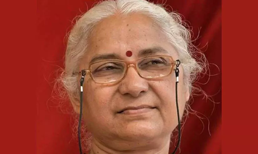 സിൽവർ ലൈൻ പിൻവലിക്കണം; പിണറായിയോട് കൈകൂപ്പി അപേക്ഷിച്ച് മേധ പട്കർ