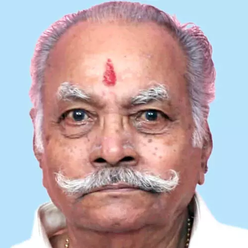 വേ​ലാ​യു​ധ​ന്‍ നാ​യ​ര്‍