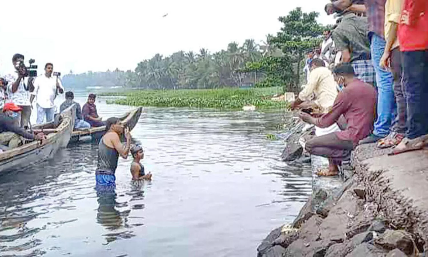 Vembanad Lake swam Seven-year-old girl