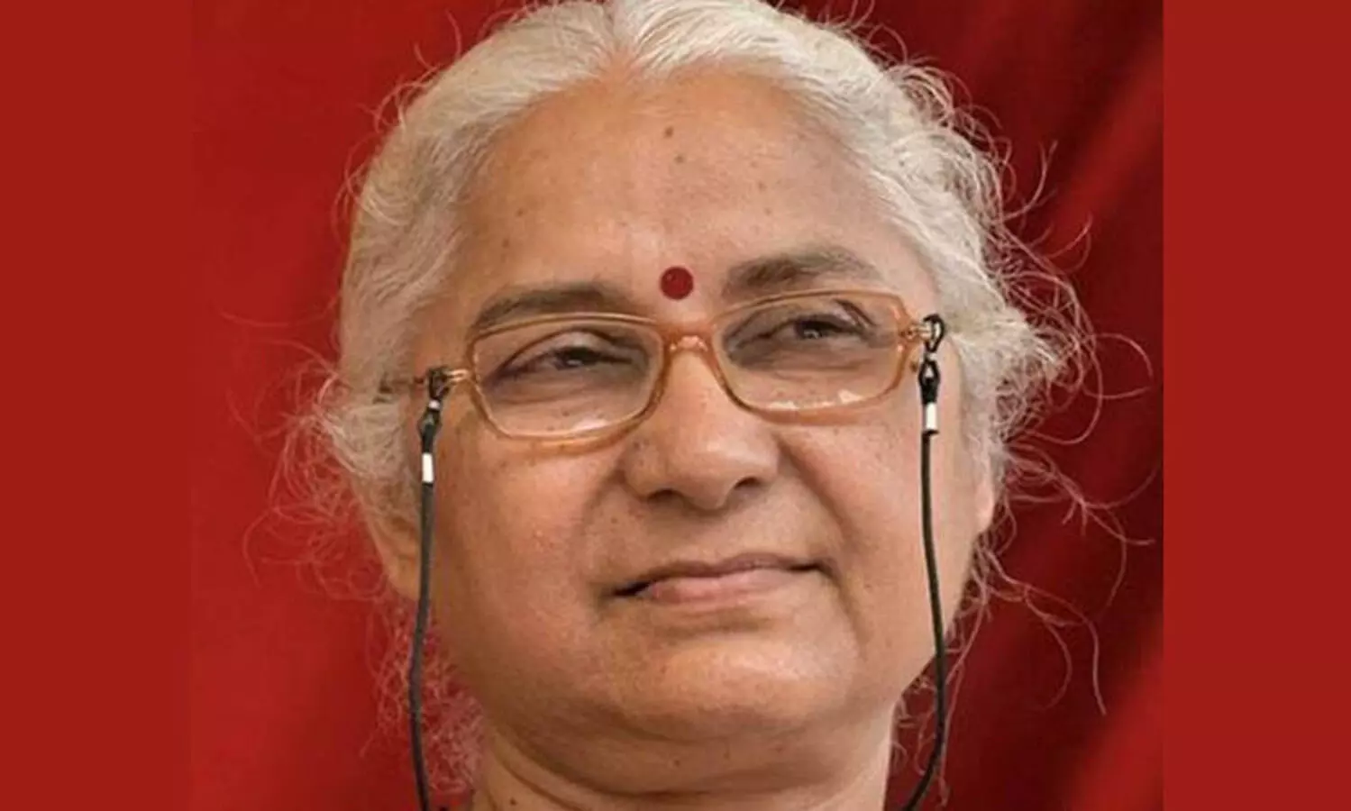 സിൽവർ ലൈൻ പിൻവലിക്കണം; പിണറായിയോട് കൈകൂപ്പി അപേക്ഷിച്ച് മേധ പട്കർ