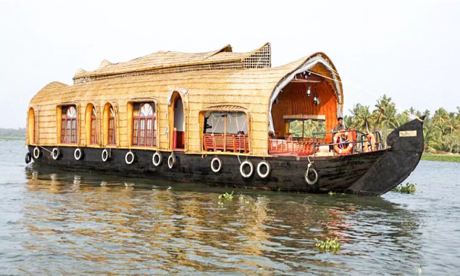 അ​ന​ധി​കൃ​ത ഹൗ​സ്​​ബോ​ട്ടു​ക​ളെ ക​ര​യി​ൽ​നി​ന്നു​ത​ന്നെ ഇ​നി ക​ണ്ടെ​ത്തും