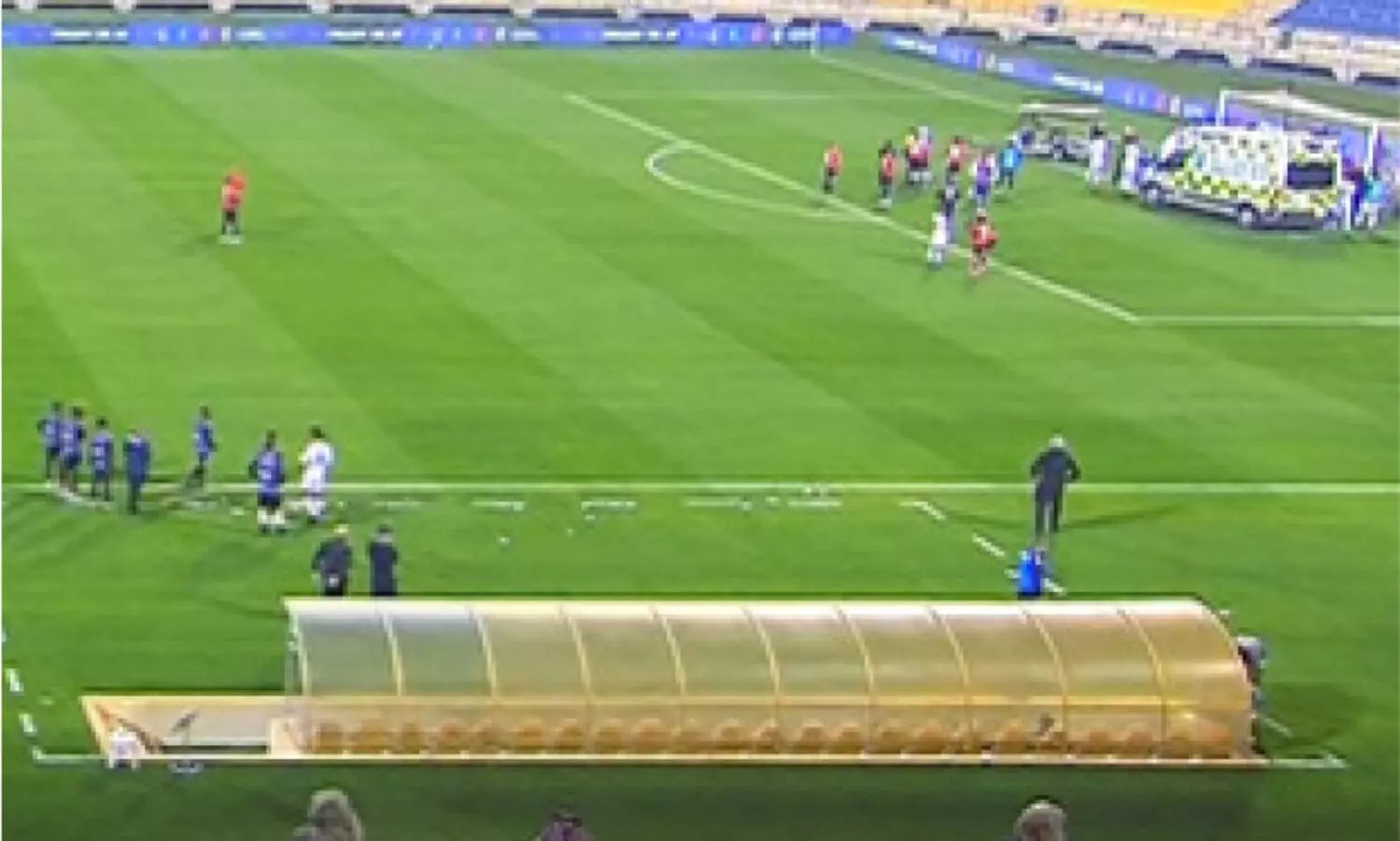 കളിക്കിടെ താരം കുഴഞ്ഞുവീണു; മത്സരം നിർത്തിവെച്ചു