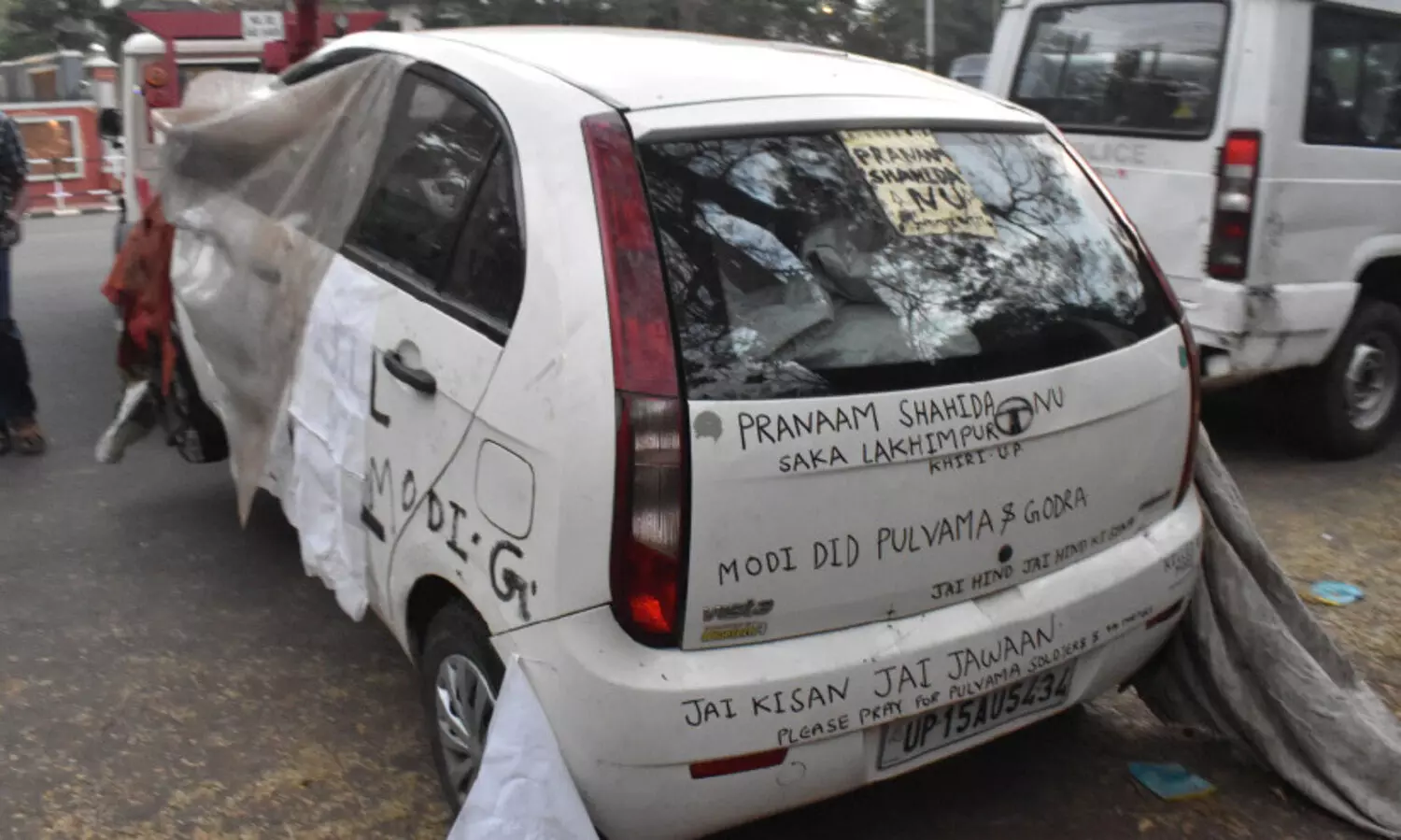 car against modi and yogi