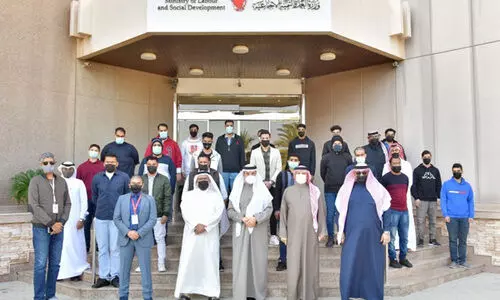 തൊ​ഴി​ൽ ക​രാ​റു​ക​ൾ ഒ​പ്പു​വെ​ച്ചു