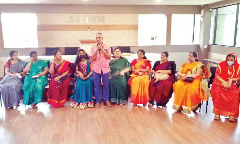 അ​വ​ർ ഒ​ത്തു​ചേ​ർ​ന്നു; 35 വ​ർ​ഷ​ത്തി​നു​ശേ​ഷം