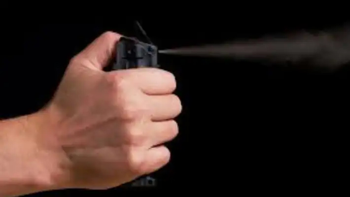 കണ്ണിൽ മുളക് സ്പ്രേ ചെയ്ത് വ്യാപാരിയുടെ കൈയ്യിൽ നിന്ന് പണം തട്ടാൻ ശ്രമം കണ്ണിൽ മുളക് സ്പ്രേ ചെയ്ത് വ്യാപാരിയുടെ കൈയ്യിൽ നിന്ന് പണം തട്ടാൻ ശ്രമം