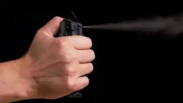 കണ്ണിൽ മുളക് സ്പ്രേ ചെയ്ത് വ്യാപാരിയുടെ കൈയ്യിൽ നിന്ന് പണം തട്ടാൻ ശ്രമം