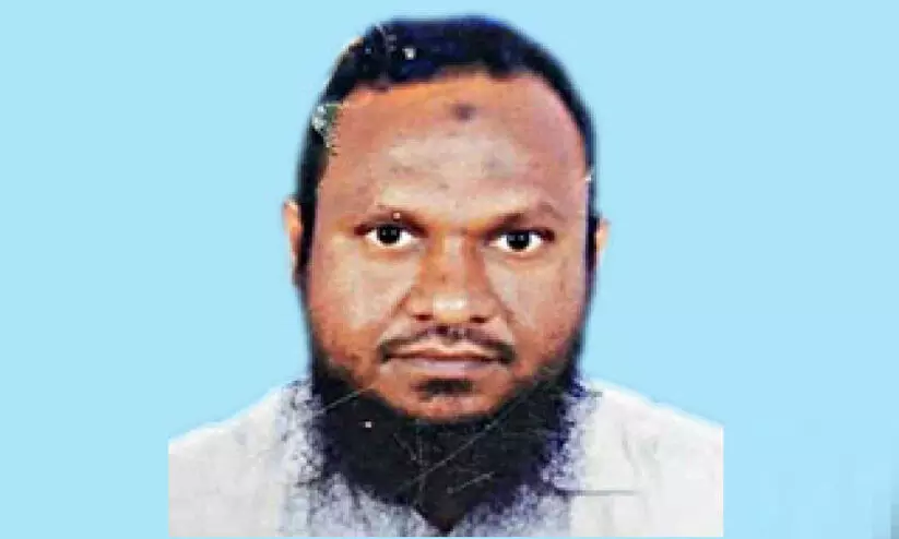 തെങ്ങിൽ കയറുന്നതിനിടെ യന്ത്രം തകരാറിലായി കുഴഞ്ഞ് മരിച്ചു തെങ്ങിൽ കയറുന്നതിനിടെ യന്ത്രം തകരാറിലായി കുഴഞ്ഞ് മരിച്ചു