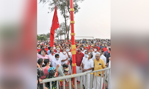 സി.പി.എം കോഴിക്കോട് ജില്ല സമ്മേളനത്തിന്​ കൊടി ഉയർന്നു