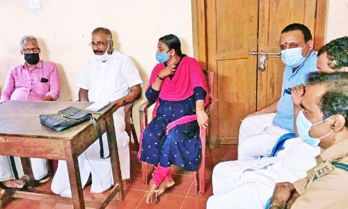 കൊളത്തൂരിൽ   ഭ്രാ​ന്ത​ൻ​കു​റു​ക്ക​​ന്‍റെ ക​ടി​യേ​റ്റ് പശു ചത്ത സംഭവം: അടിയന്തര യോഗം ചേർന്നു