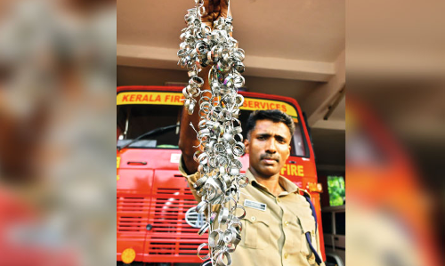 Fireman finished the necklace with Chinese rings