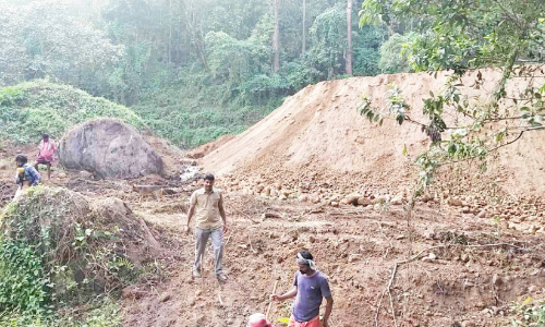 ബാണാസുര മലയിൽ നീർച്ചാൽ നികത്തിയതായി പരാതി; നിർമാണ പ്രവൃത്തിക്ക് സ്റ്റോപ് മെമ്മോ
