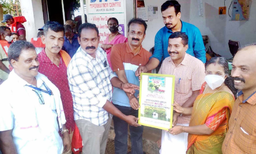 ആനവണ്ടിയിൽ വിരുന്നെത്തിയവർക്ക്​ വരവേൽപ്പൊരുക്കി മൺറോതുരുത്ത്