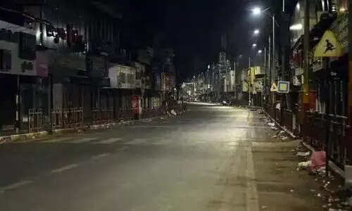 സ്കൂൾ ഉടൻ അടക്കില്ല, രാത്രി കർഫ്യൂ ഇല്ല, ആൾക്കൂട്ട നിയന്ത്രണം കർശനം